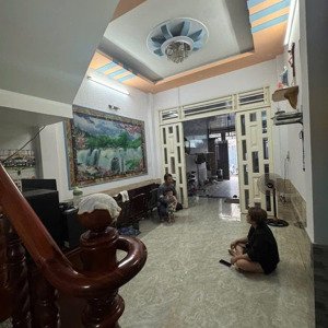 nhà phố 2 lầu quận 12 hẻm xe tải thông