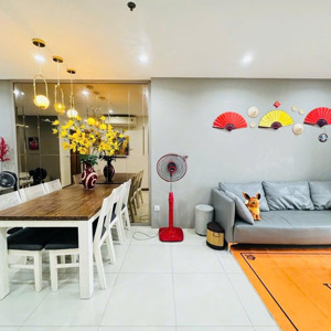 bán căn screc tower hoàng sa nhà chính chủ giá 1 tỷ 7 shr 64m2 2pn 2wc full nội thất