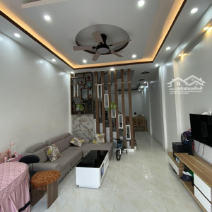 nhà hơn 50m2 nhà 3 tầng mặt trục thôn thông thương, ô tô chạy phe phé ngay gần chợ minh kha
