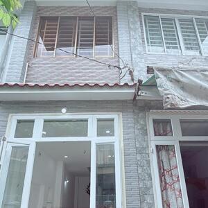 Nhà 1 trệt 2 lầu gần siêu thị Vincom Hùng Vương