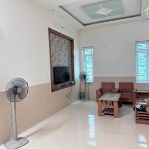 Cho thuê nguyên căn 4 ngủ phố Văn Cao
