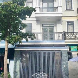 nhà cho thuê 4pn phúc đạt gần đại học bình dương
thích hợp ở kết hợp văn phòng cty
đầy đủ nội thất