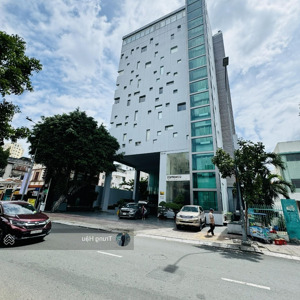 building mt trương quốc dung q. phú nhuận. dt 20 x 30m. cn 600m2. hđt 700 triệu giá 120 tỷ