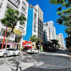 cặp đất rẻ nhất: đường phạm văn đồng. diện tích 250m2. xây được 12 tầng. đang cho thuê 60tr/tháng