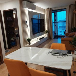 chính chủ bán căn 66m2, sky central 176 định công, giá chuẩn 4.7x tỷ, lh: 