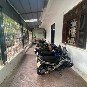 cho thuê văn phòng phố trần đại nghĩa. 30m2 4 triệu full đồ kpl cực đẹp.