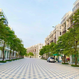 bán căn shophouse 75 m2 đã có sổ đỏ, giá 28 tỷ bao thuế phí