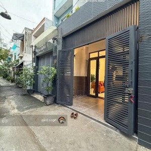 con đi du học ra gấp nhà ở p10,quận 10 50m2, 1t1l, giá hơn 3 tỷ, sổ sẵn, có tc, cho thuê 8tr/th