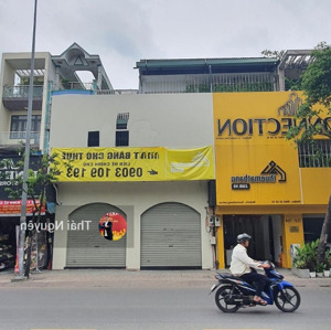 bán nhà mặt tiền 712 cách mạng tháng 8 , dt: 11 x 35m , cn : 370m2 giá 107 tỷ