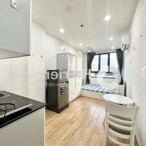 cho thuê căn hộ full nội thất cửa sổ thoáng, thang máy, mặt tiền, ngay bờ kè hoàng sa q3