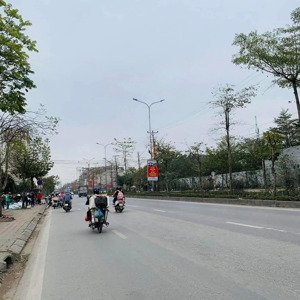 chính chủ cần bán, lô góc ktdc cầu phùng, thị trấn phùng, #ql32, 109m2, giá 61tr/1m2, mt 5.6m