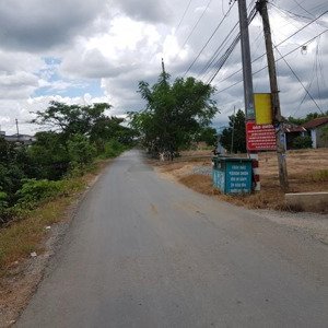 cần tiền bán lô đất đường nhựa 8m khu dân cư hiện hữu sổ hồng riêng