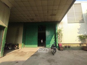 cho thuê kho đường biên giang, hà đông, hn. dt 2260m, khung zamin có pccc nghiệm thu. giá 65k/m/th