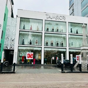cần cho thuê gấp mặt phố chùa láng - đống đa, dt 300m2 mặt tiền 8m, thông sàn, mọi mô hình