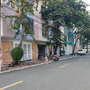 chính chủ bán nhà phố liền kề 1 trệt 2 lầu 1 tum - giá chỉ 4.5 tỷ!