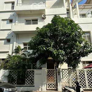 cho thuê liền kề full nội thất 129m2 nhà mới sửa cực thoáng giá 18tr/tháng