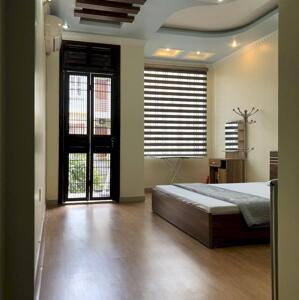 Cho thuê nhà phố Văn Cao, DT: 83m2, 5 ngủ khép kín.