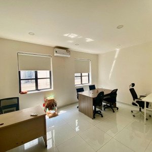 văn phòng cityland 5tr sẵn bàn ghế