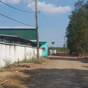 b.án nhà xưởng cụm kcn sông mây.đông nai
diện tích đất hơn 40.000m2 ( hơn 4 mẫu) . đất skc đã ho