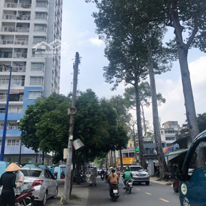 mặt tiền ngô quyền giao nguyễn chí thanh vị trí đối diện chung cư, ngang 5,2m, hđt 90tr/tháng