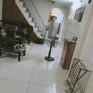 cho thuê nhà ở cấp 4 có gác xép dt 38m2 ở bùi xương trạch
