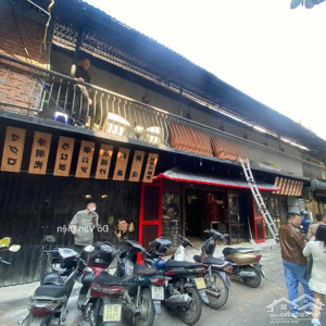 cho thuê nhà mặt phố hàng thùng 30m mặt tiền 14m giá 35tr lh em điện để chốt nhà nhanh nhất !