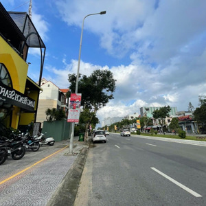 bán 180m2(10x18) mt hồ xuân hương, q.ngũ hành sơn, cách biển 800m, đường lớn 30m vỉa hè rộng