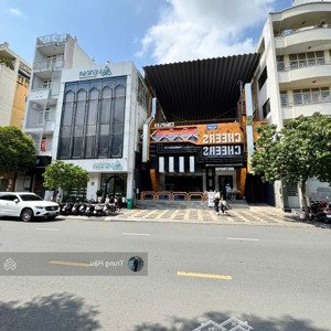 mặt tiền lê lai quận 1... dt 13 x 33m - nở hậu 18m = 500m2.. 2 tầng - hđt 500 triệu.. giá 250 tỷ