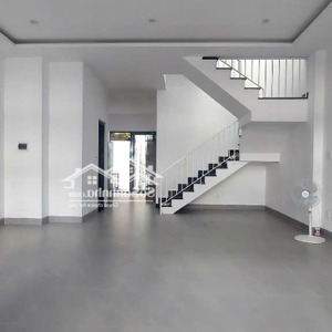 Bán Nhà 2 Tầng 3 Phòng Ngủ Mặt Tiền Trục Chính Shophouse Kđt Fpt đà Nẵng.