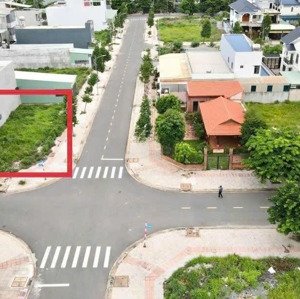 một lô góc 2mt duy nhất trong tđc lộc an - bình sơn 260m2, đối diện chợ tđc, đường 17m bán gấp 3tỷ8