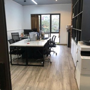 tôi cho thuê nhà ngõ 117 nguyễn thị định - nhà 4 tầng, oto đỗ trong nhà, giá thuê 18tr/th