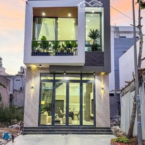 bán nhà giá 2,x tỷ vị trí đẹp ở thủ dầu một