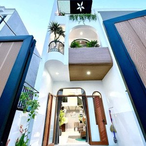 nhà mới trung tâm thủ dầu một chỉ hơn 2 tỷ. sổ sẵn công chứng ngay