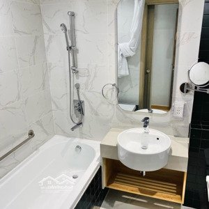 cho thuê căn hộ full nội thất góc q1 tầng cao view pháo hoa bao phí ql
