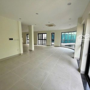 cho thuê lô góc phố lê văn lương - cầu giấy - dtsd 320m2 - 2 tầng - thang máy - 35tr/tháng