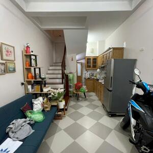 Cho thuê nhà Trương Chinh, 4.5 tầng x 30m2, 3 ngủ kk, 7m ra ô tô, 11 Triệu