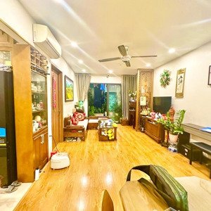 chính chủ bán căn thương mại 67m2 giá 4,5 tỷ , full nội thất. 2n 2vs, 1 ban công view triệu đô