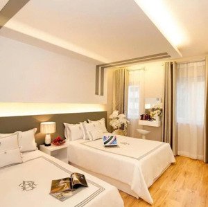 bán tòa khách sạn 29 phòng ngay chợ bến thành - dt 4x27.5m - giá 140 tỷ