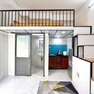 Phòng đẹp Rộng Có Ban Công Cửa Sổ Vị Trí Trung Tâm