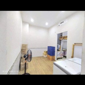 cho thuê nhà 3 tầng mt tiểu la ! hoà cường ! gần chợ
giá thuê: 18 triệu/ tháng
diện tích