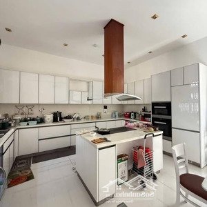 Cho Thuê Nhà Mặt Tiền Trung Tâm Hải Châu Gần Cầu Rồng ! Giá 45tr
Dt 360 M2 đất Diện