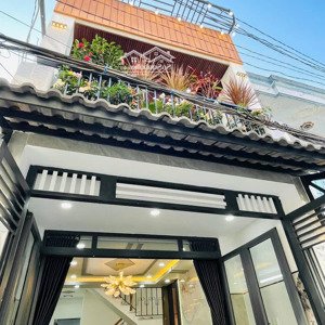bán gấp nhà hẻm 5m hẻm 656 cách mạng tháng 8, phường 11, quận 3 hđ thuê 15tr, giá 2tỷ900