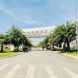 chính chủ bán căn nhà phố diện tích 100m, 1 trệt 2 lầu, đường trước nhà 16m giá chỉ 10,5 tỷ