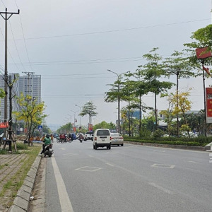 bán gấp nhà 2 tầng mặt phố lai xá phân lô vỉa hè ô tô tránh, đỗ ngày đêm
