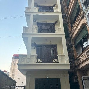 cho thuê nhà ngõ 1 nguyễn thị định- 70m2,xây 5 tầng căn góc rất thoáng giá 25tr ( vào luôn)