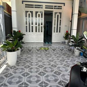bán nhà full nội thất phường tương bình hiệp , tdm, bd . sân xe hơi . dt 142m thổ cư 70, giá rẻ