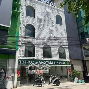 bán nhà mt cách mạng tháng tám, p bến thành, q1, dt 8 x 15m hđt 200 triệu/th