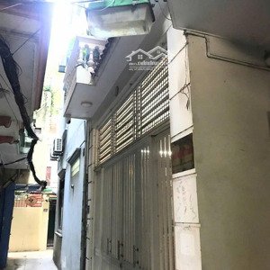 nhà 6 tầng, 42m2, có thang máy, gần cầu giấy center point