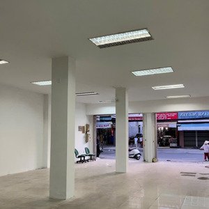 siêu phẩm 240m2 ngang 8m mặt tiền đường hoàng diệu. vị trí siêu trung tâm. cần bán gấp. chính chủ