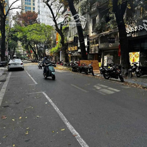bán nhà mặt phố nguyên hồng, thông thoáng trước sau, 110m2 xây building cực phẩm